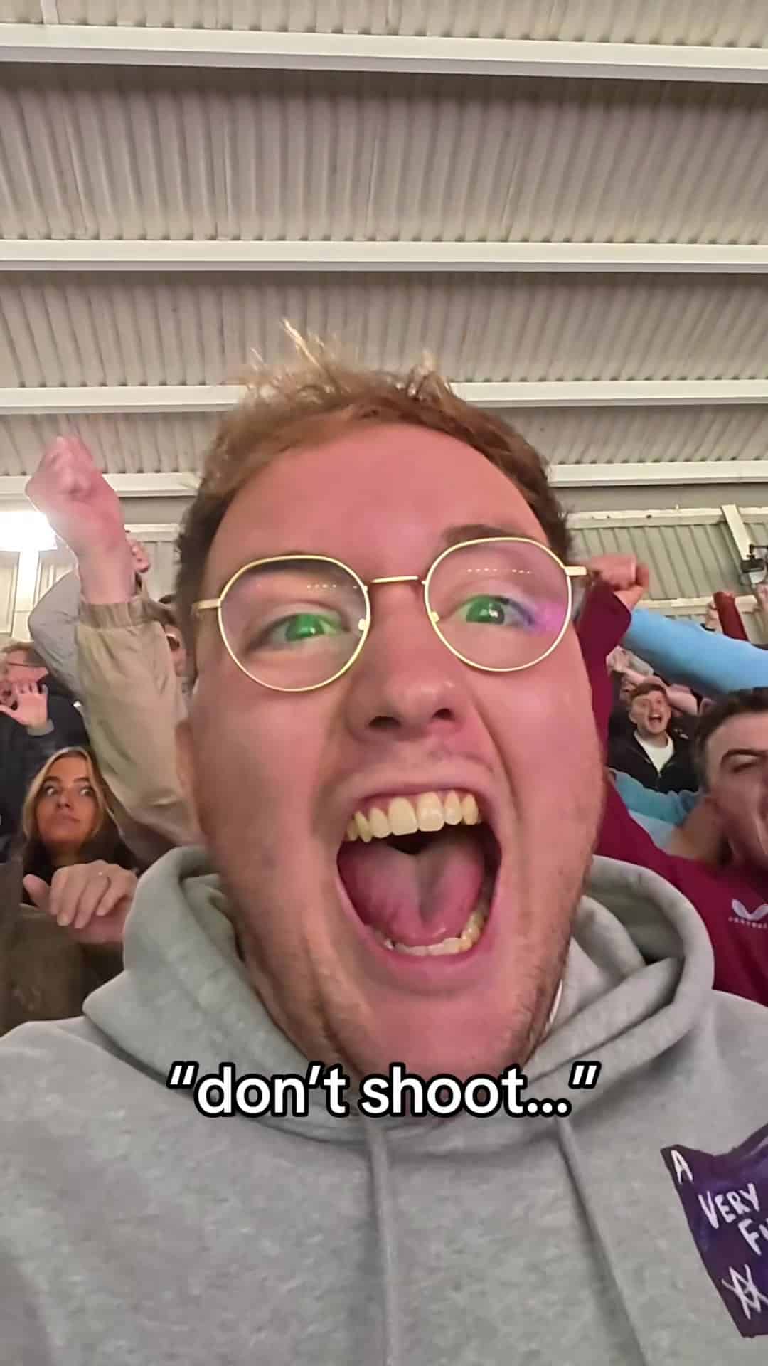 , Football: Réagissant à notre premier but de la saison de la Premier League … … …
|Tik Tok